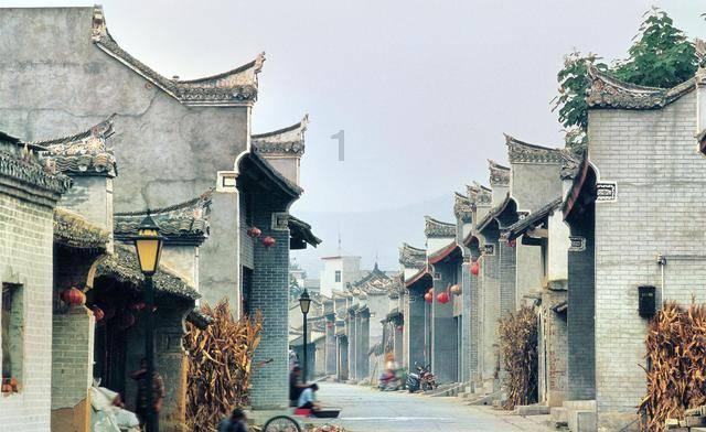 女排世俱杯天津03伊萨奇巴希，地板核心杨艺伤停，球迷4喷1赞